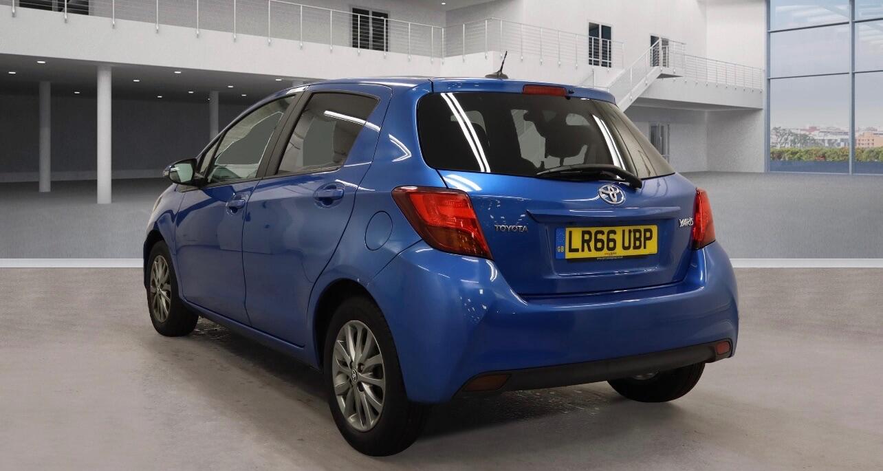 Used Toyota Yaris 2016 for sale - 76486855: Photo 2