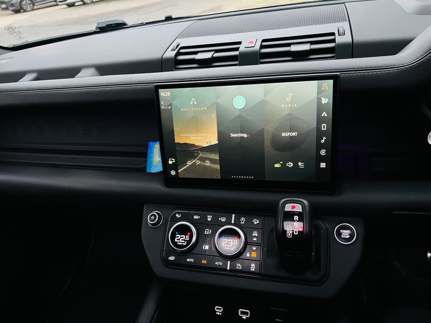 Used Land Rover Defender 2022 for sale - 76486814: Photo 49