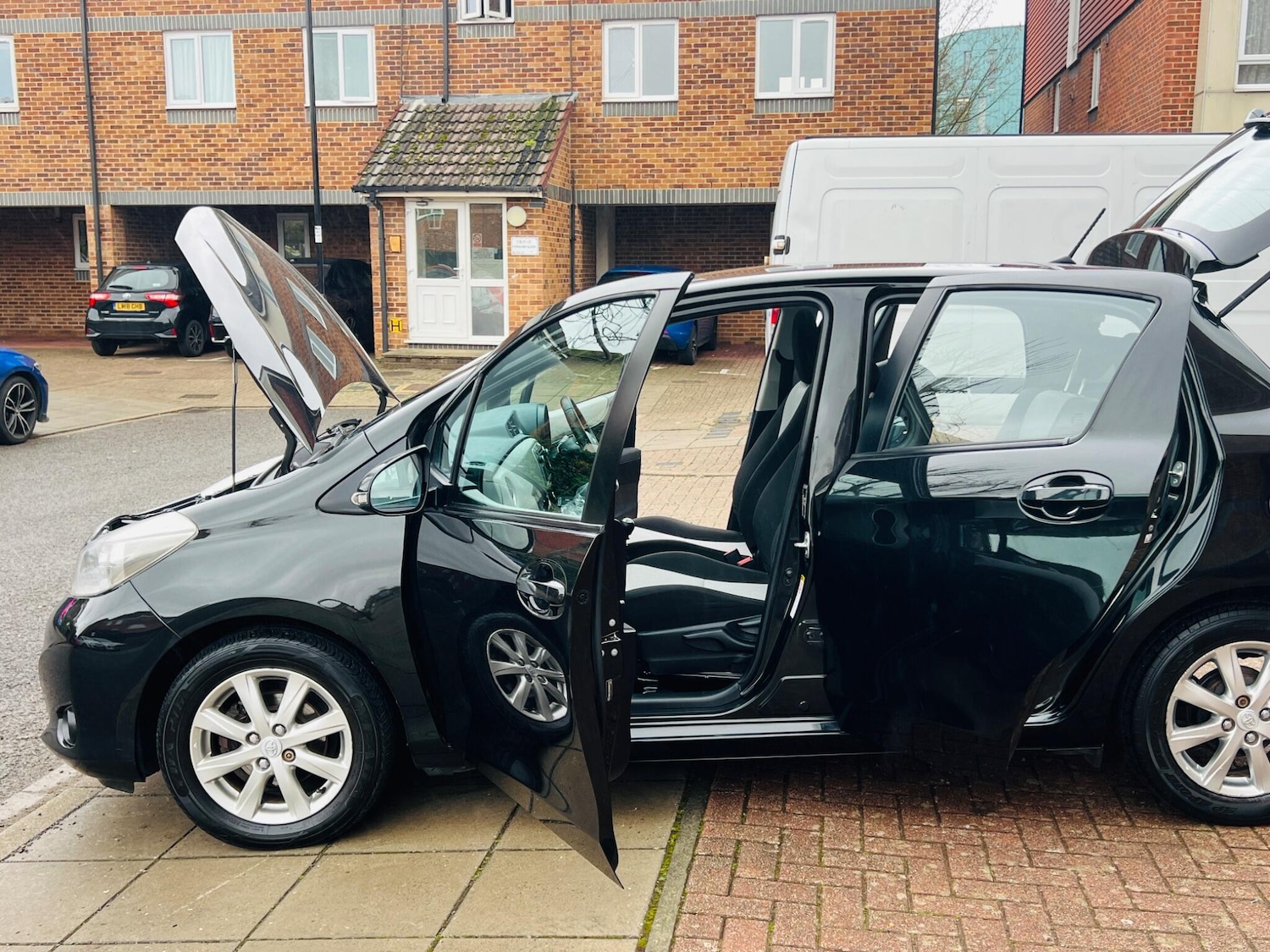 Used Toyota Yaris 2011 for sale - 76866060: Photo 18