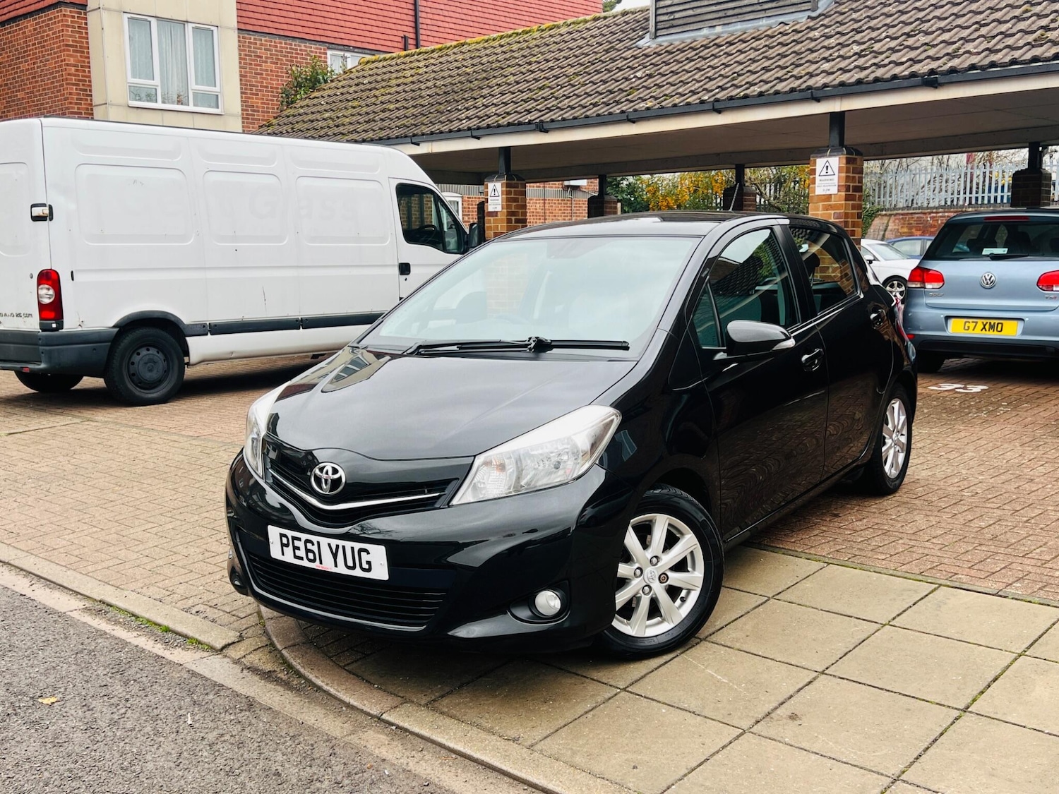 Used Toyota Yaris 2011 for sale - 76866060: Photo 2