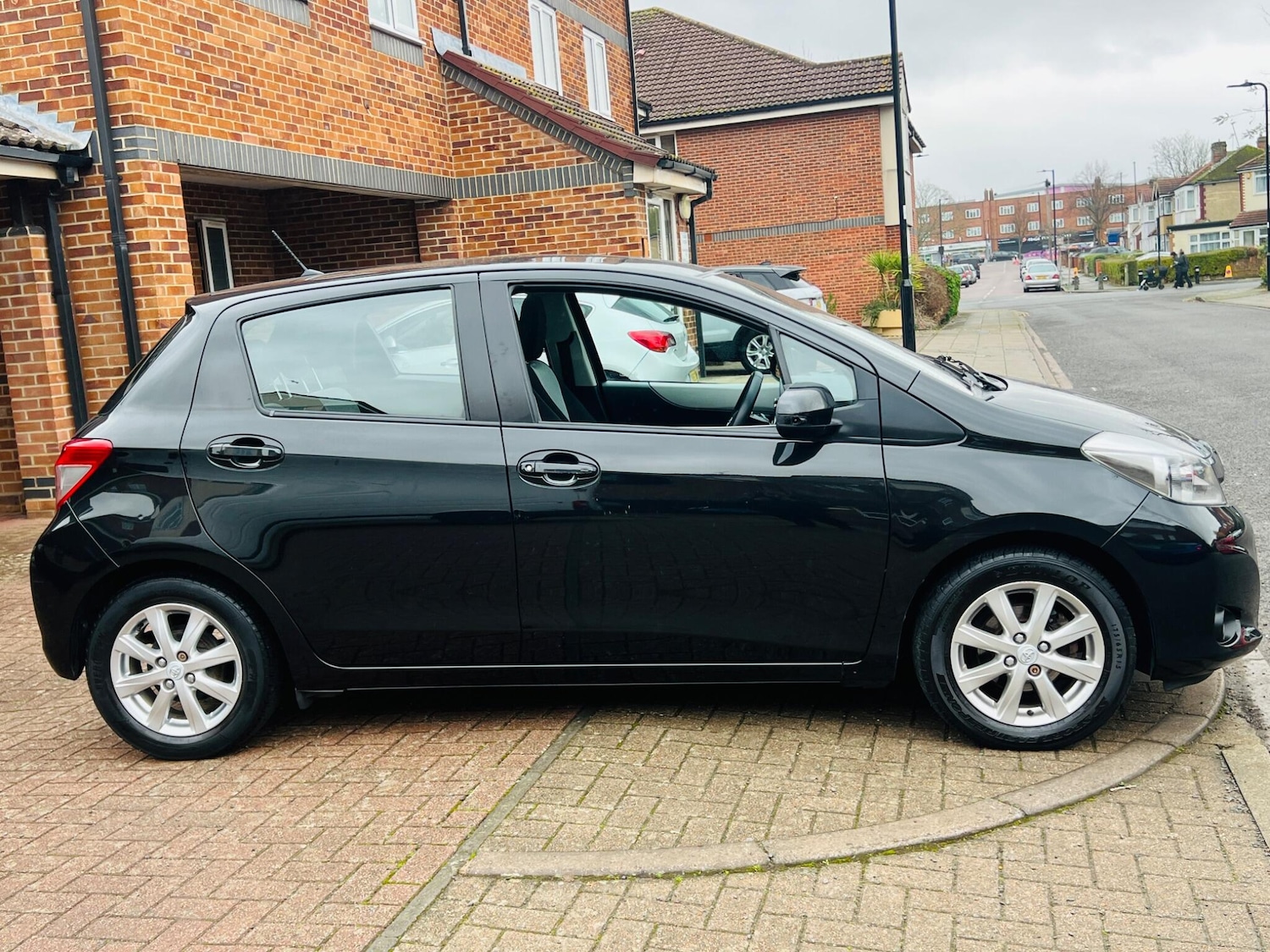 Used Toyota Yaris 2011 for sale - 76866060: Photo 22