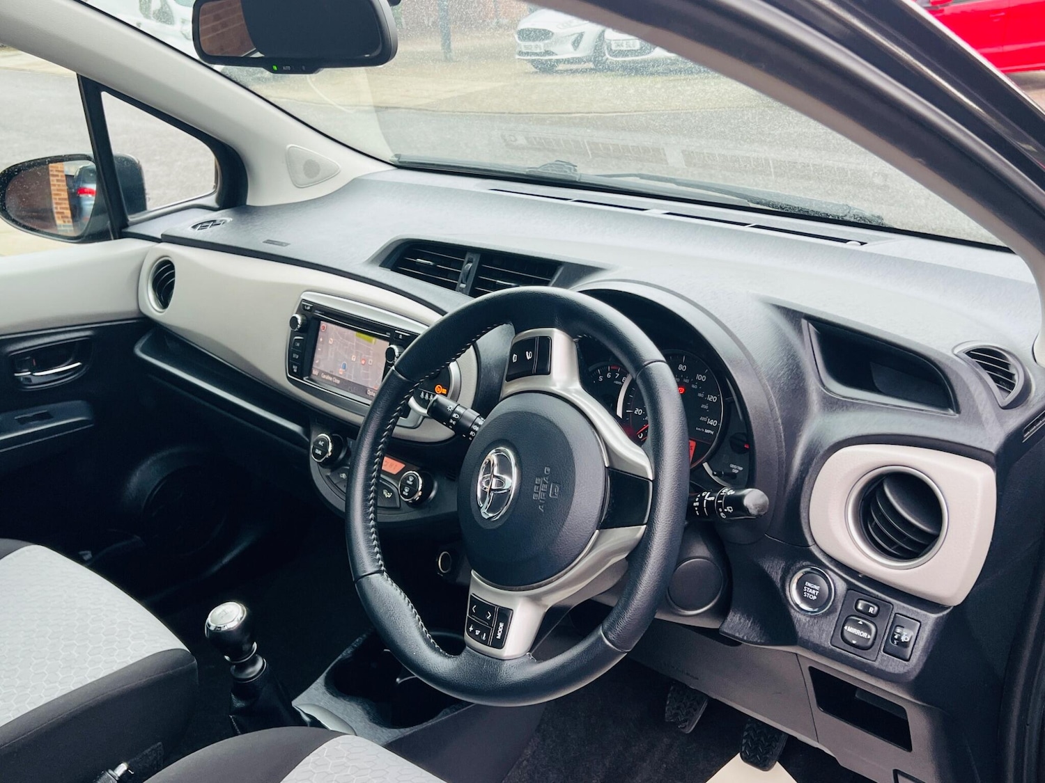 Used Toyota Yaris 2011 for sale - 76866060: Photo 28