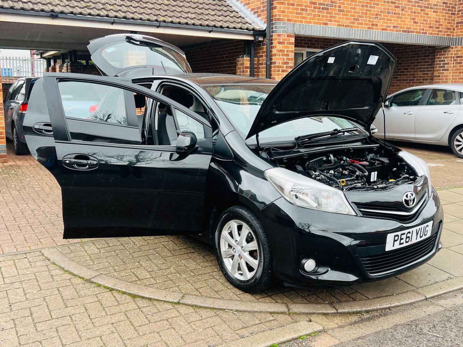 Used Toyota Yaris 2011 for sale - 76866060: Photo 3