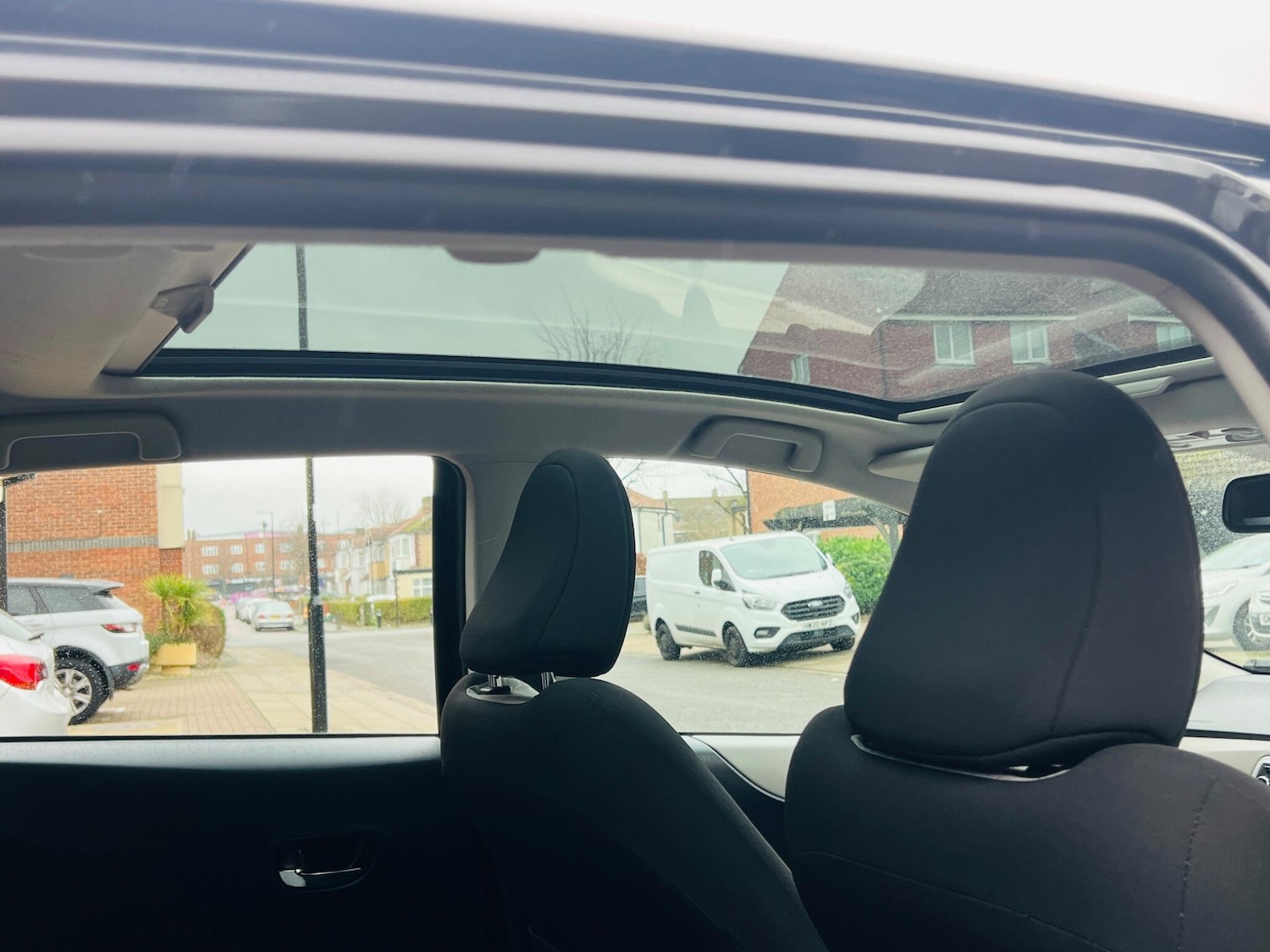 Used Toyota Yaris 2011 for sale - 76866060: Photo 32