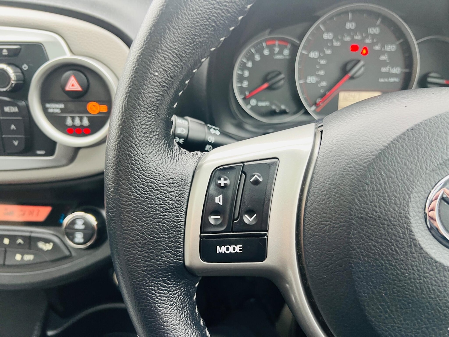 Used Toyota Yaris 2011 for sale - 76866060: Photo 33