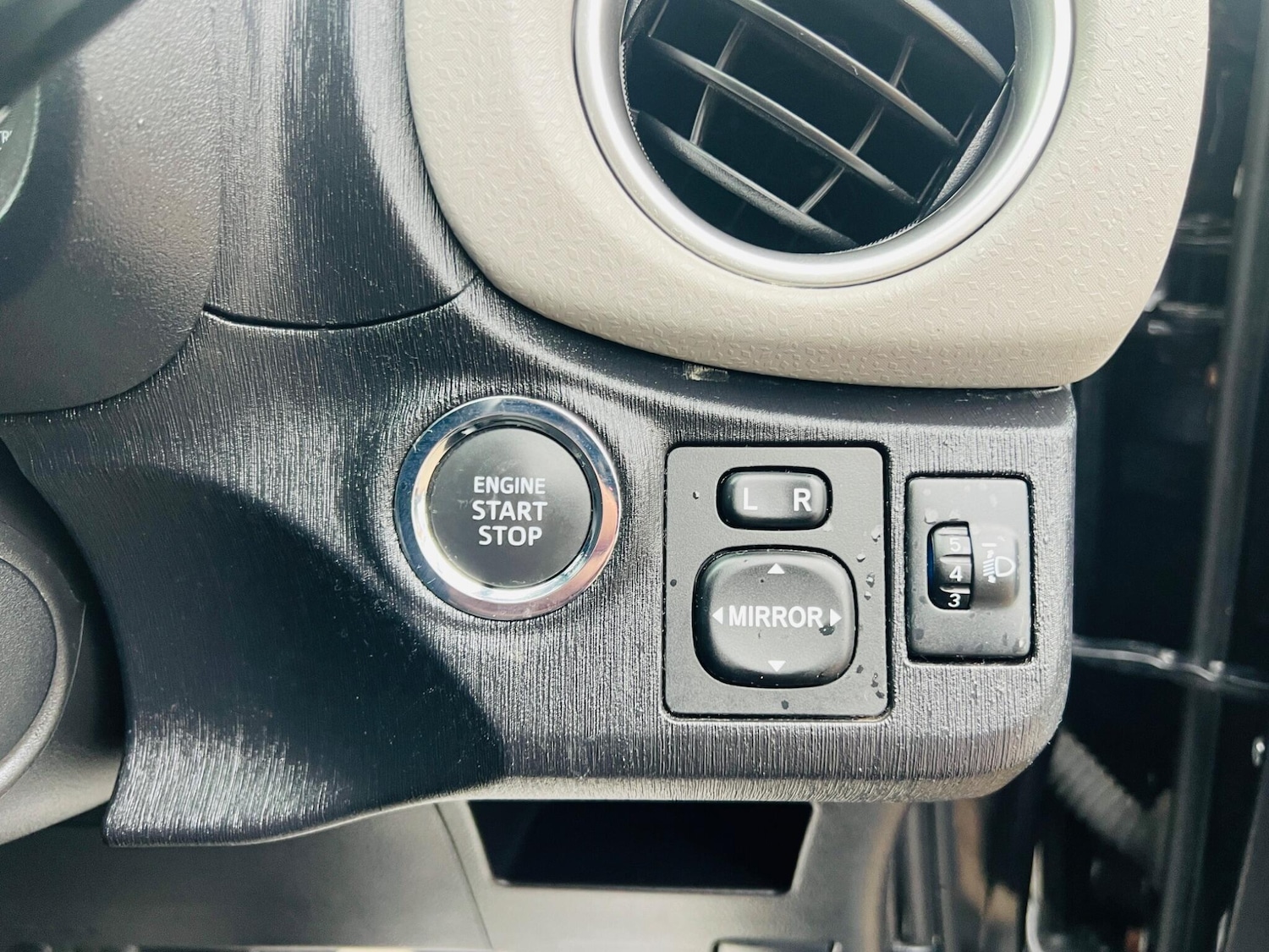 Used Toyota Yaris 2011 for sale - 76866060: Photo 34