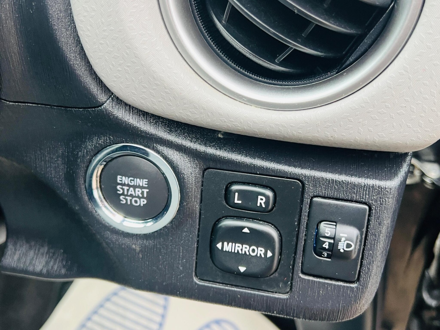 Used Toyota Yaris 2011 for sale - 76866060: Photo 35