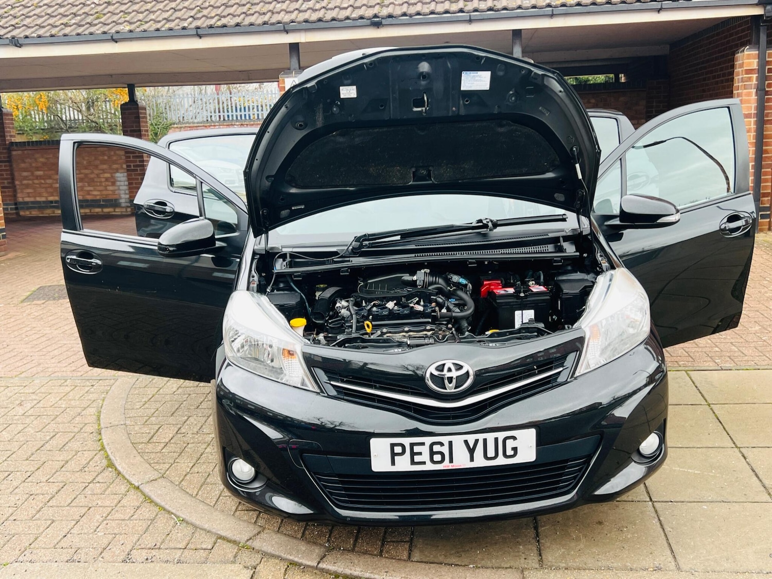 Used Toyota Yaris 2011 for sale - 76866060: Photo 4