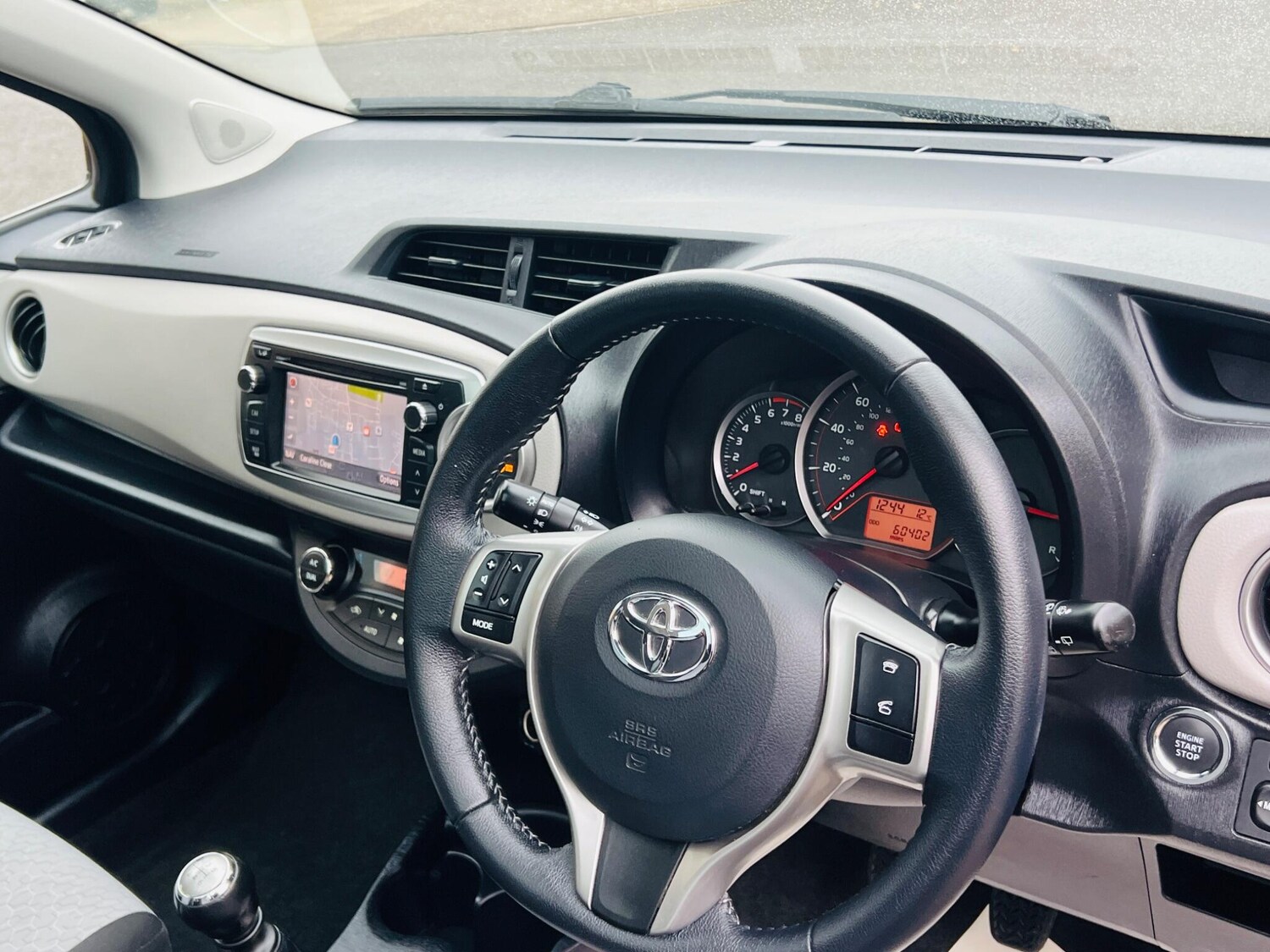 Used Toyota Yaris 2011 for sale - 76866060: Photo 44