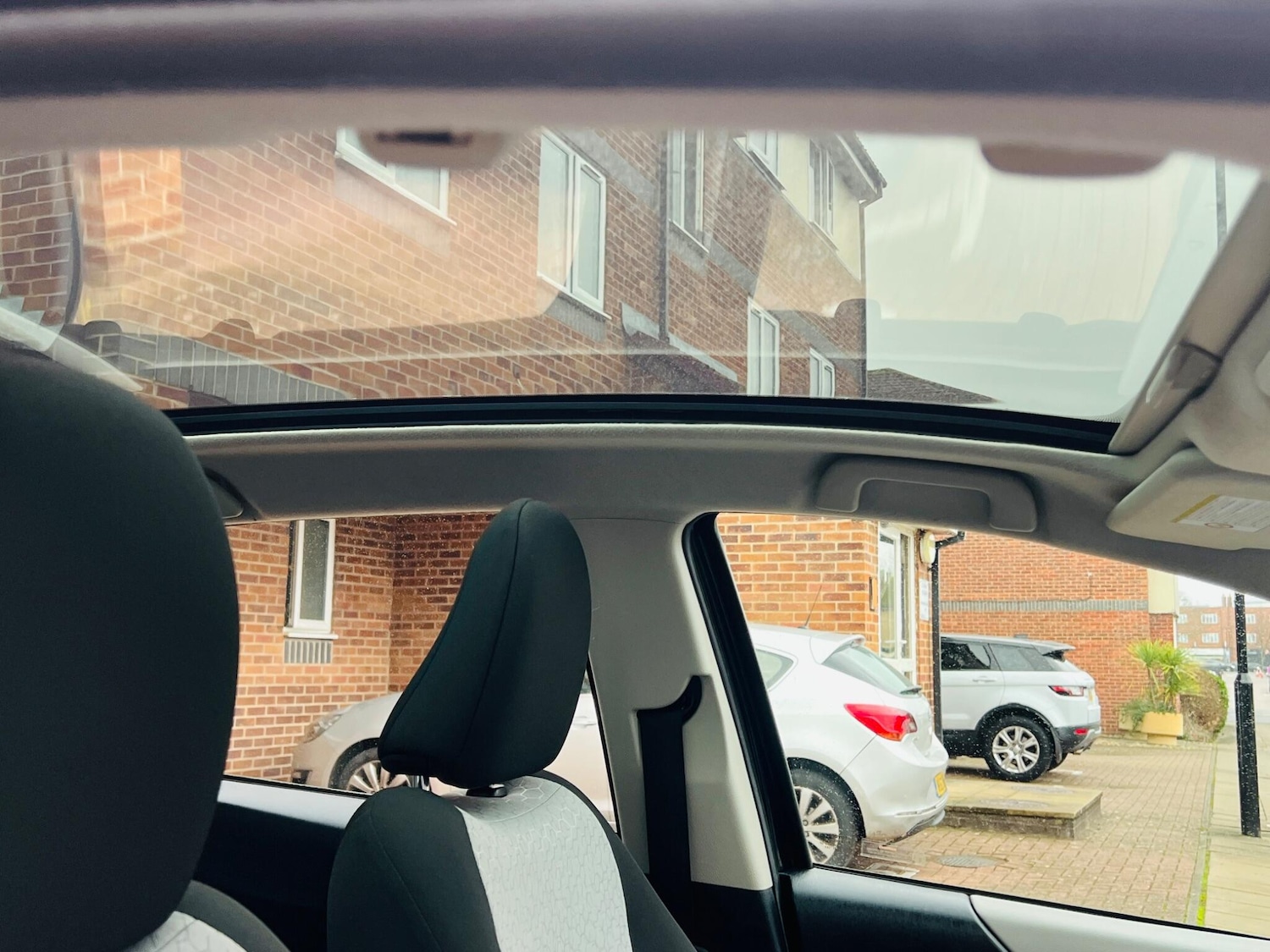 Used Toyota Yaris 2011 for sale - 76866060: Photo 45