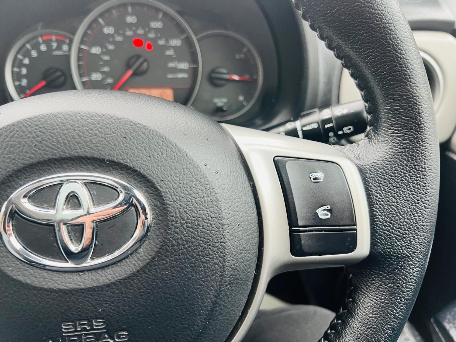 Used Toyota Yaris 2011 for sale - 76866060: Photo 47