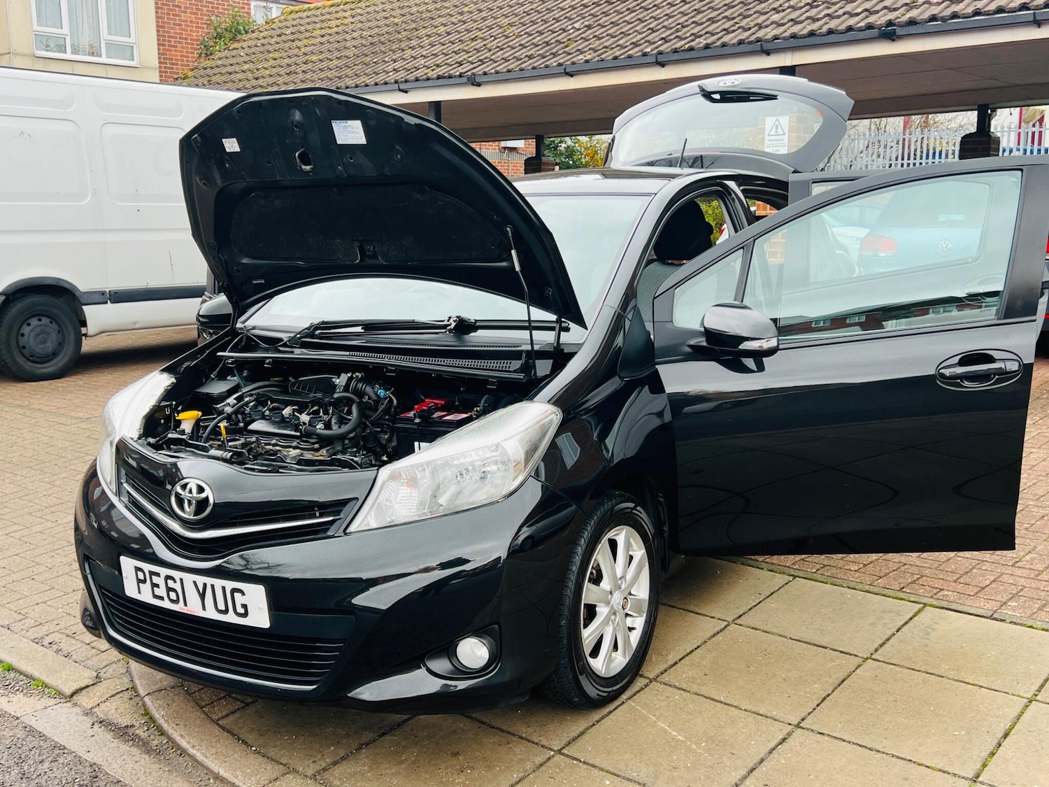 Used Toyota Yaris 2011 for sale - 76866060: Photo 5