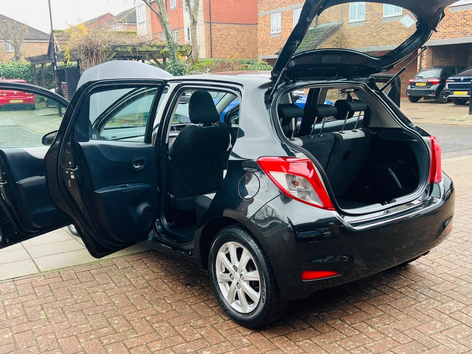 Used Toyota Yaris 2011 for sale - 76866060: Photo 6