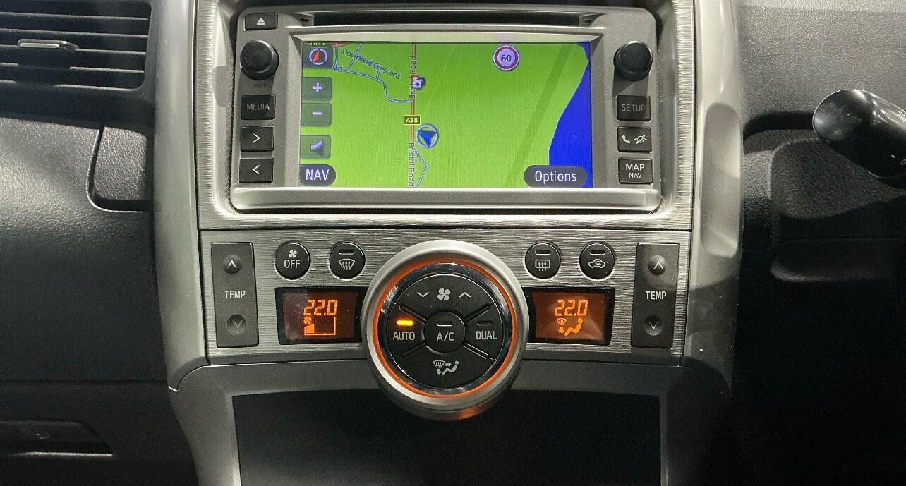 Used Toyota Verso 2012 for sale - 76632840: Photo 11