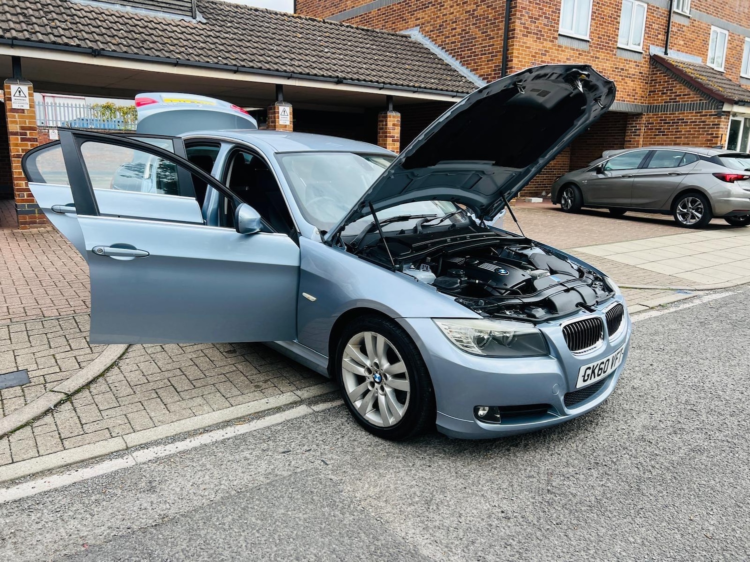 Used BMW 3 Series 2010 for sale - 76486838: Photo 3