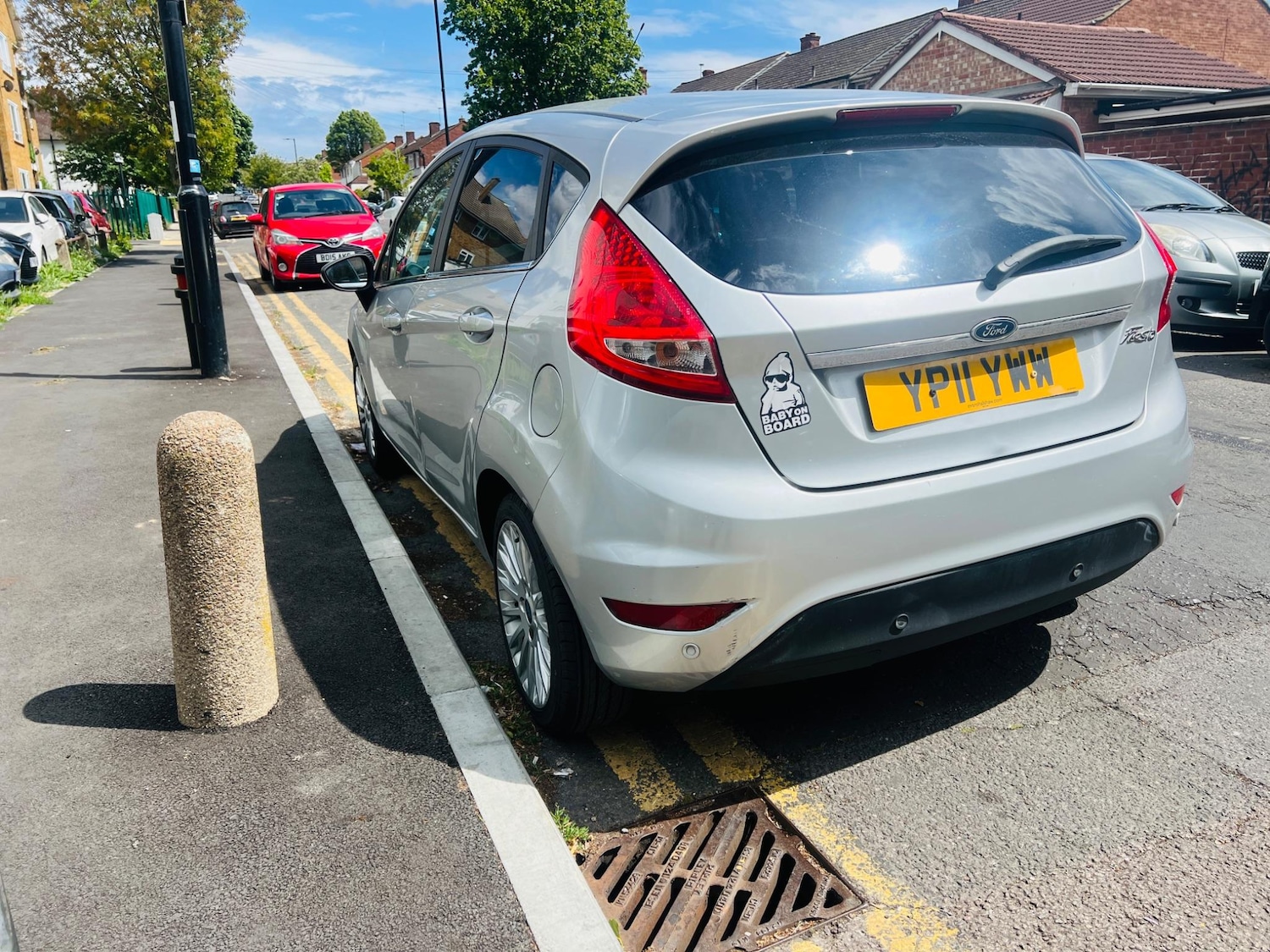 Used Ford Fiesta 2011 for sale - 76486865: Photo 2