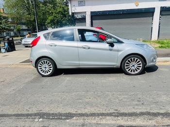 Used Ford Fiesta 2011 for sale - 76486865: Photo