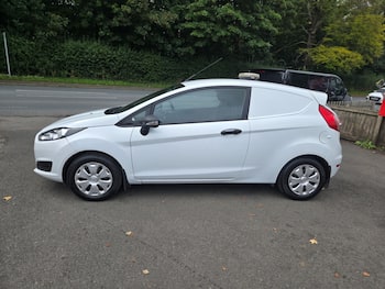 Used Ford Fiesta 2015 for sale - 79720809: Photo