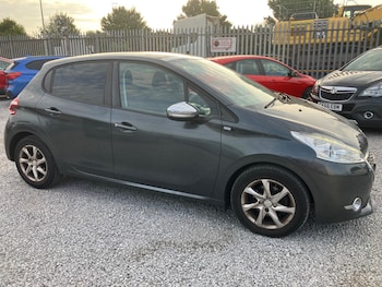 Used Peugeot 208 2015 for sale - 75577298: Photo