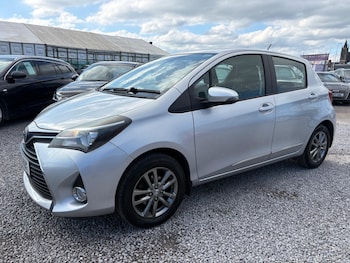 Used Toyota Yaris 2015 for sale - 78947390: Photo
