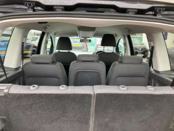 Used Volkswagen Touran 2011 for sale - 75334745: Photo