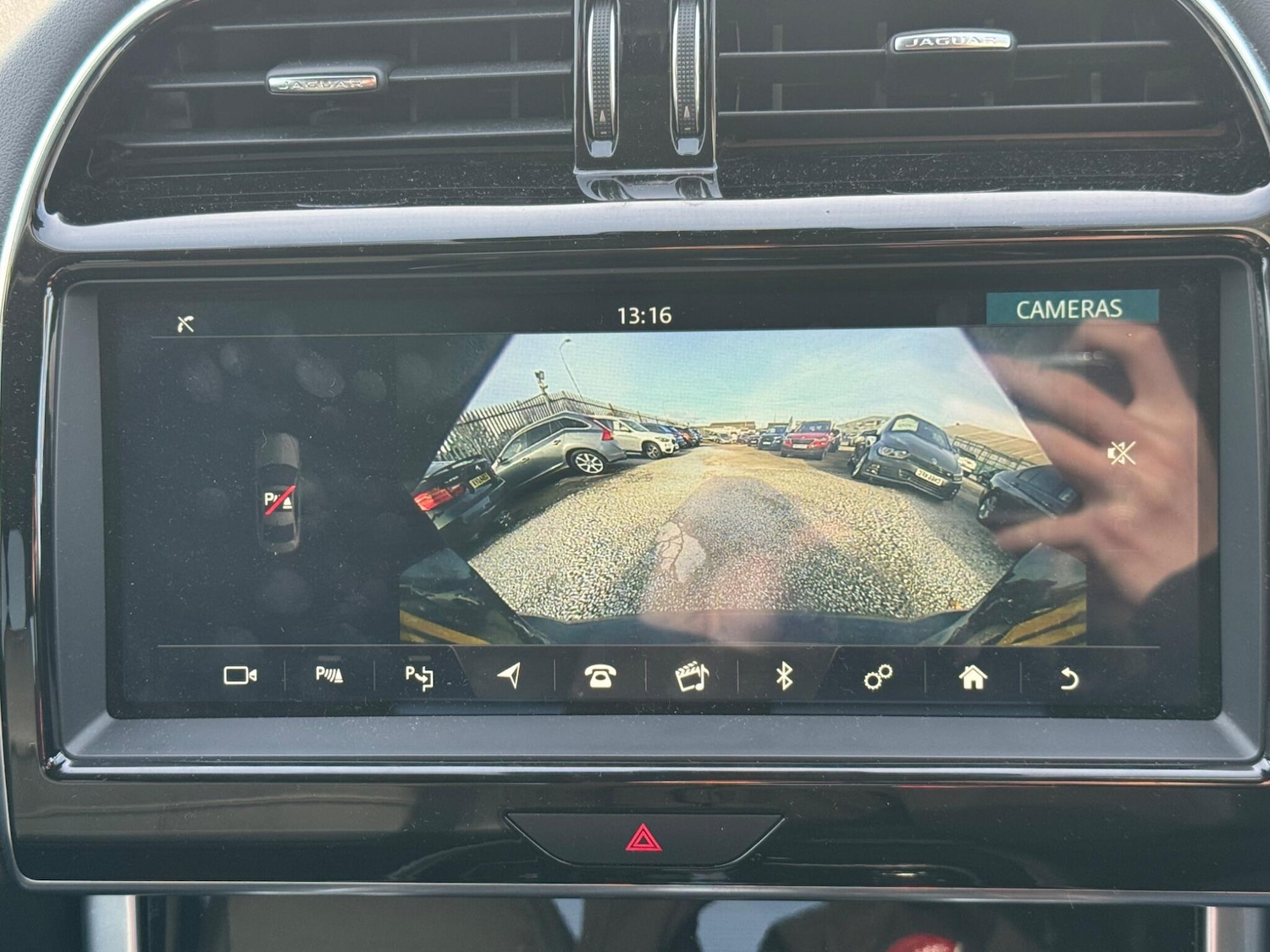 Used Jaguar XE 2020 for sale - 76537622: Photo 2