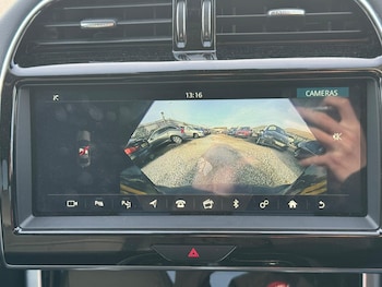 Used Jaguar XE 2020 for sale - 76537622: Photo