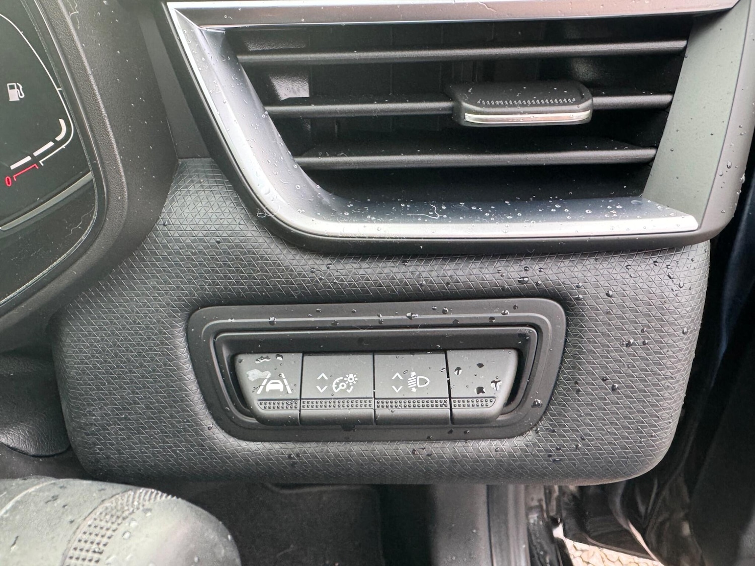 Used Renault Clio 2023 for sale - 76850456: Photo 17