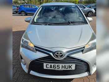 Used Toyota Yaris 2015 for sale - 78127900: Photo