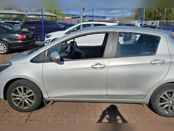 Used Toyota Yaris 2015 for sale - 78127900: Photo