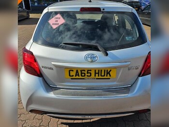 Used Toyota Yaris 2015 for sale - 78127900: Photo