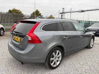 Used Volvo V60 2018 for sale - 76306595: Photo