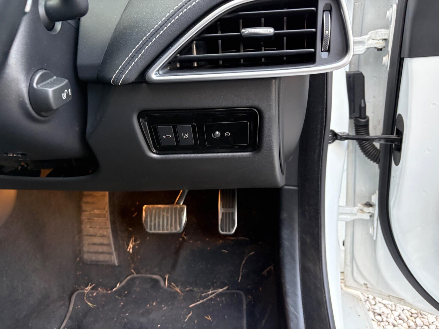 Used Jaguar XE 2019 for sale - 76688898: Photo 19