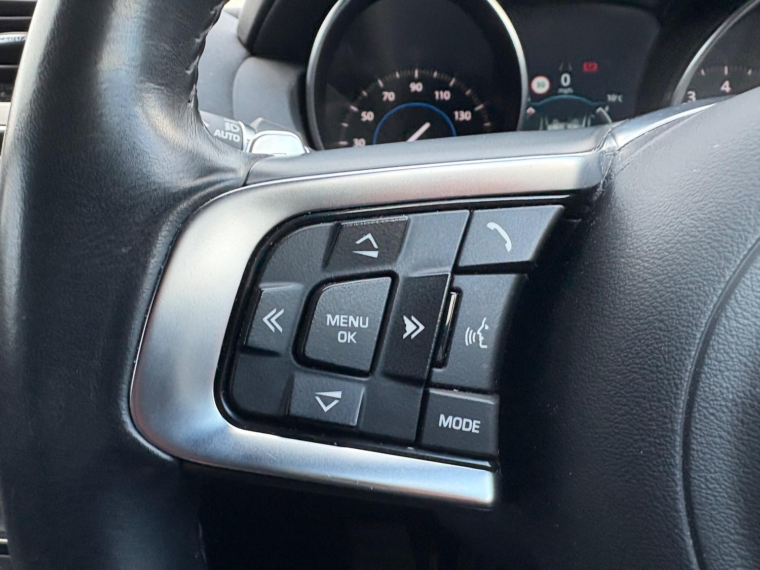 Used Jaguar XE 2019 for sale - 76688898: Photo 21