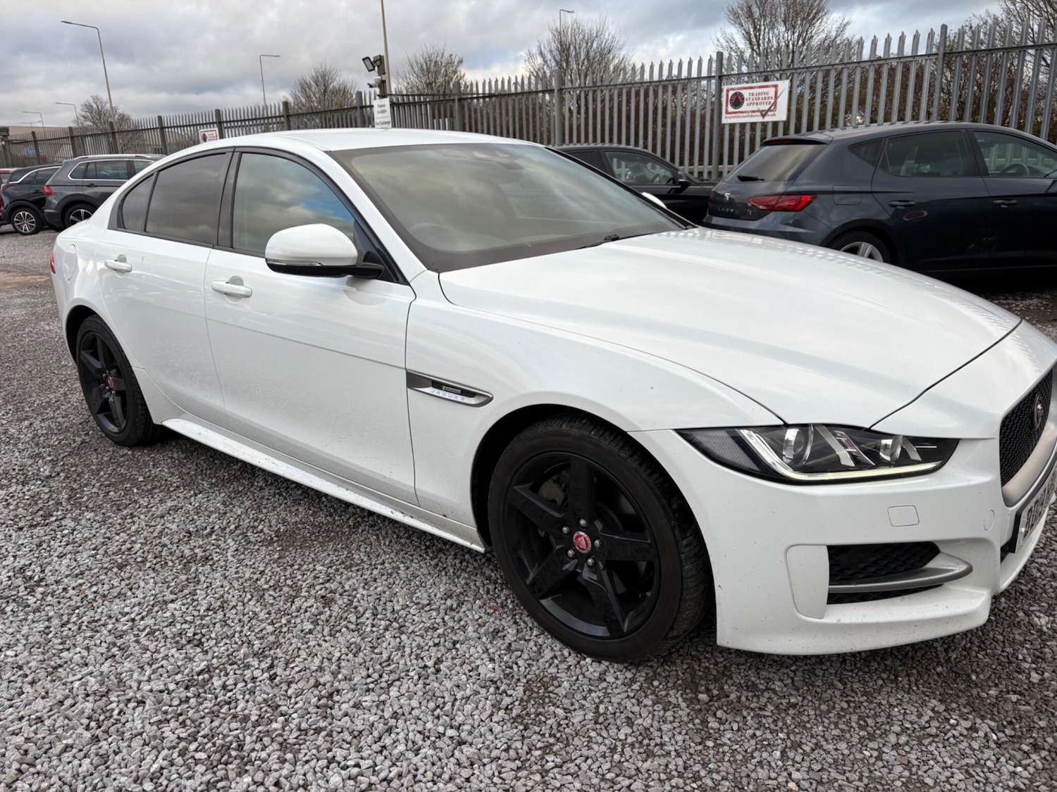 Used Jaguar XE 2019 for sale - 76688898: Photo 3
