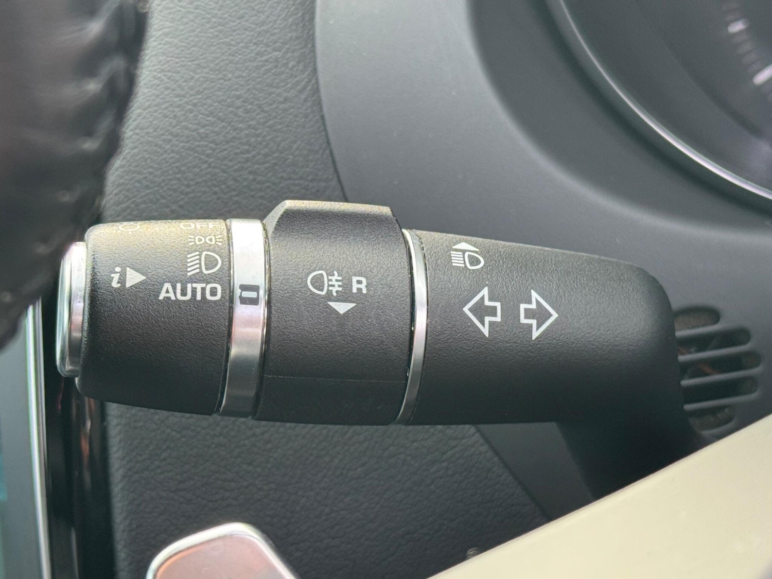 Used Jaguar XE 2019 for sale - 76688898: Photo 38