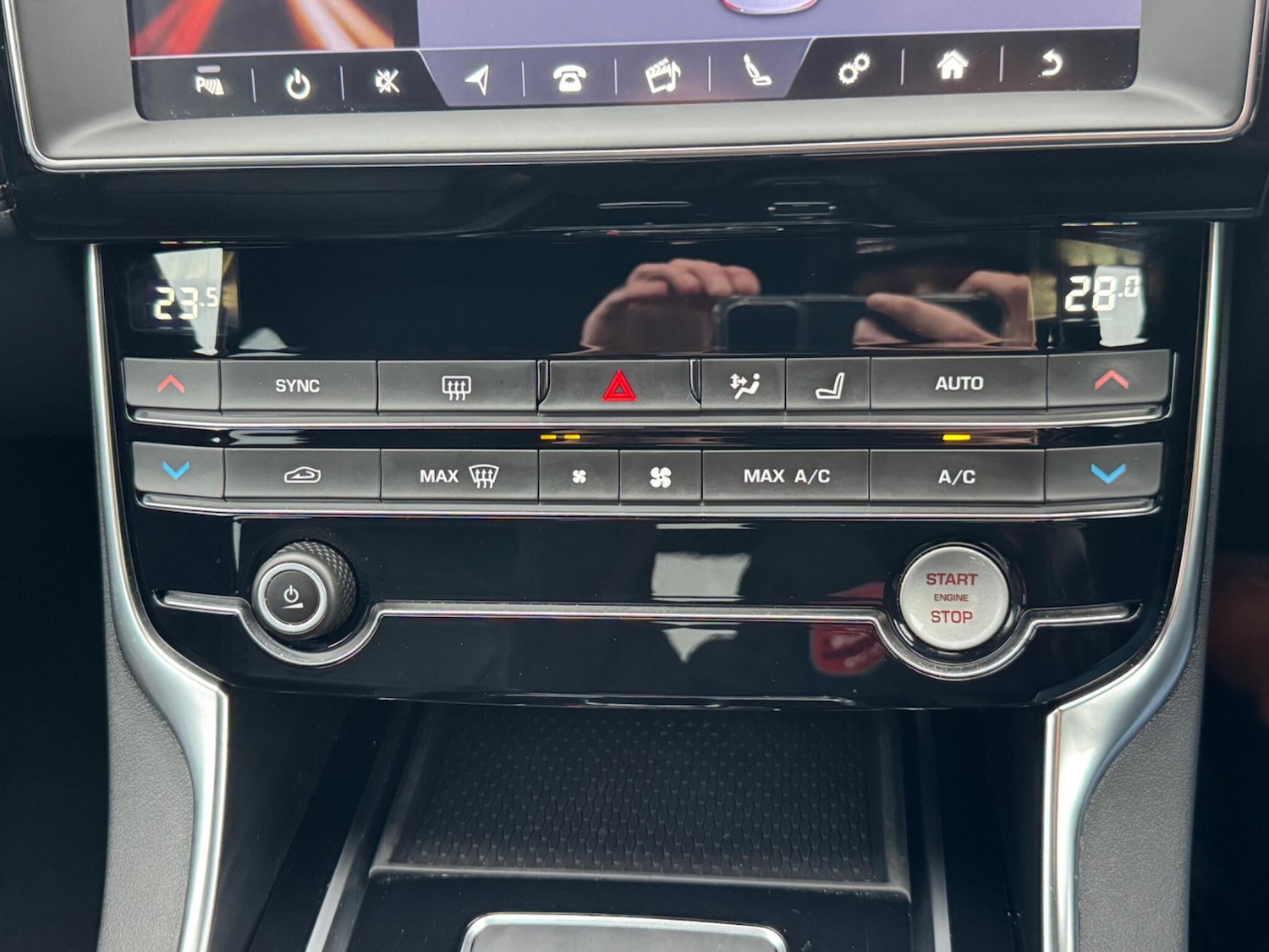 Used Jaguar XE 2019 for sale - 76688898: Photo 41