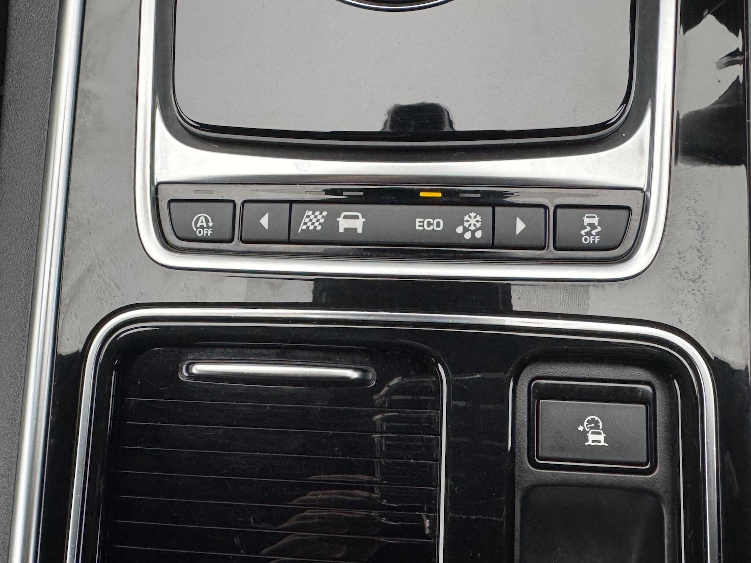 Used Jaguar XE 2019 for sale - 76688898: Photo 44