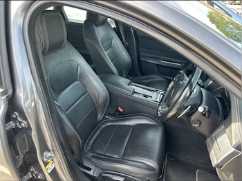 Used Jaguar XF 2018 for sale - 76317997: Photo 3