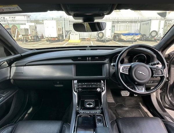Used Jaguar XF 2018 for sale - 76317997: Photo 4