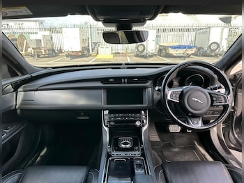 Used Jaguar XF 2018 for sale - 76317997: Photo 4