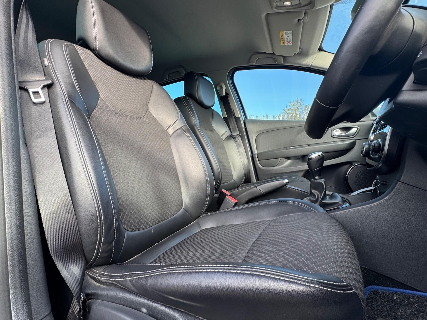 Used Renault Clio 2019 for sale - 78100378: Photo 25