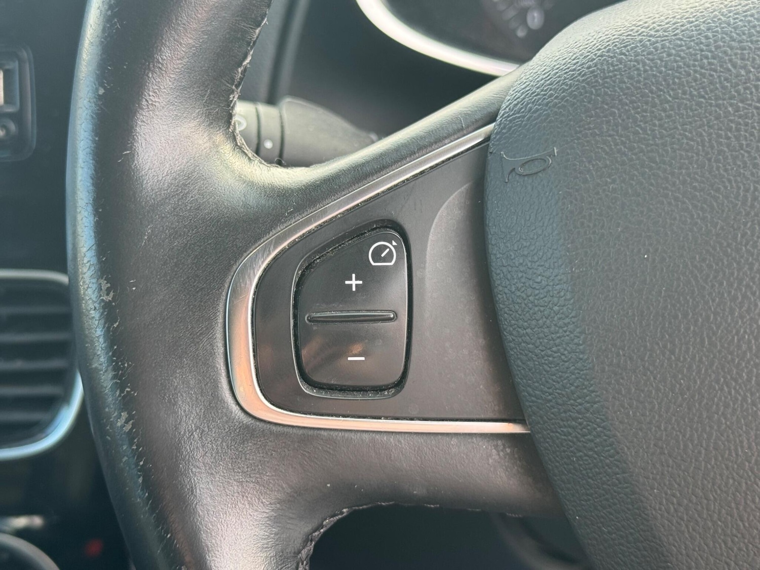 Used Renault Clio 2019 for sale - 78100378: Photo 32