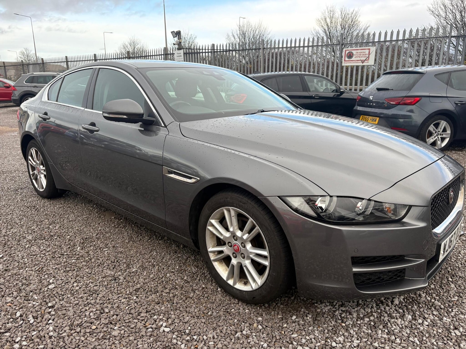 Used Jaguar XE 2017 for sale - 76780964: Photo 3