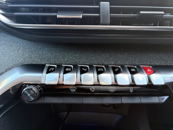 Used Peugeot 3008 2018 for sale - 76059984: Photo 47