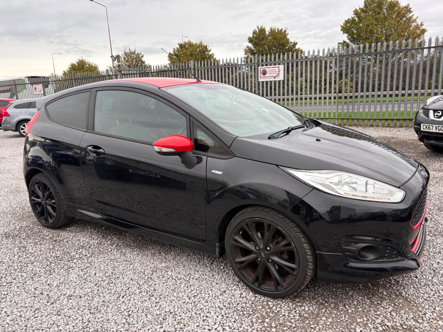 Used Ford Fiesta 2017 for sale - 76327255: Photo 3