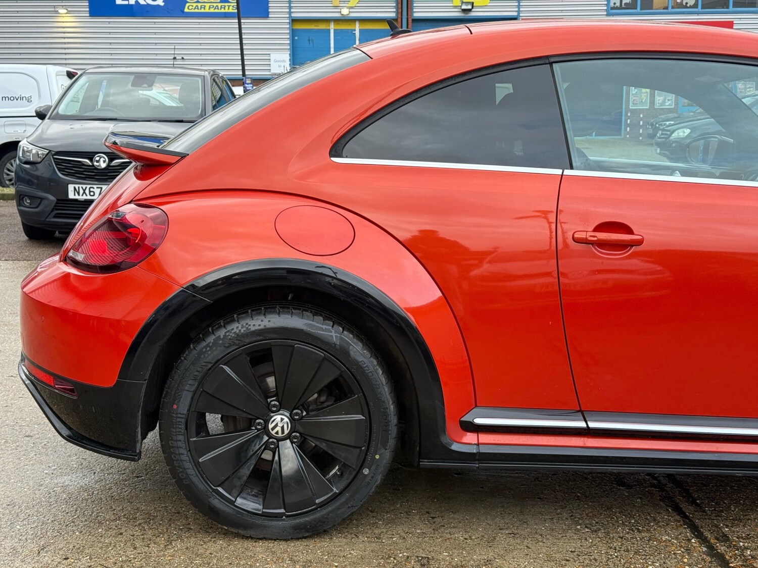 Used Volkswagen Beetle 2018 for sale - 77088275: Photo 24