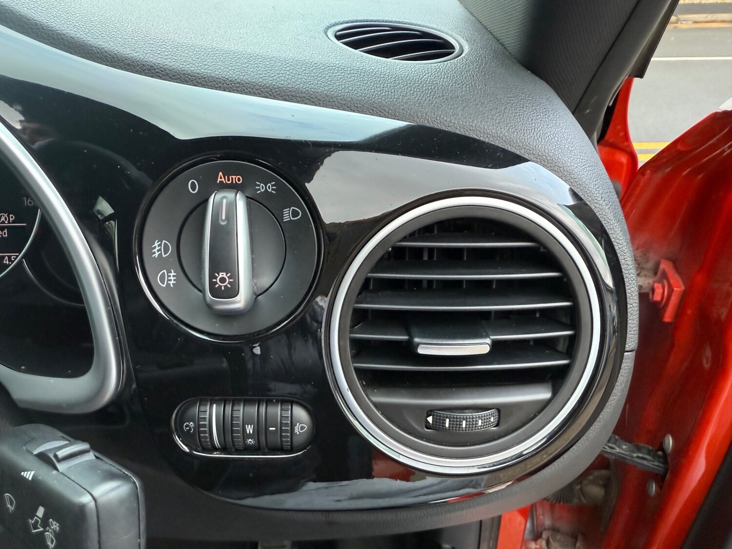 Used Volkswagen Beetle 2018 for sale - 77088275: Photo 37