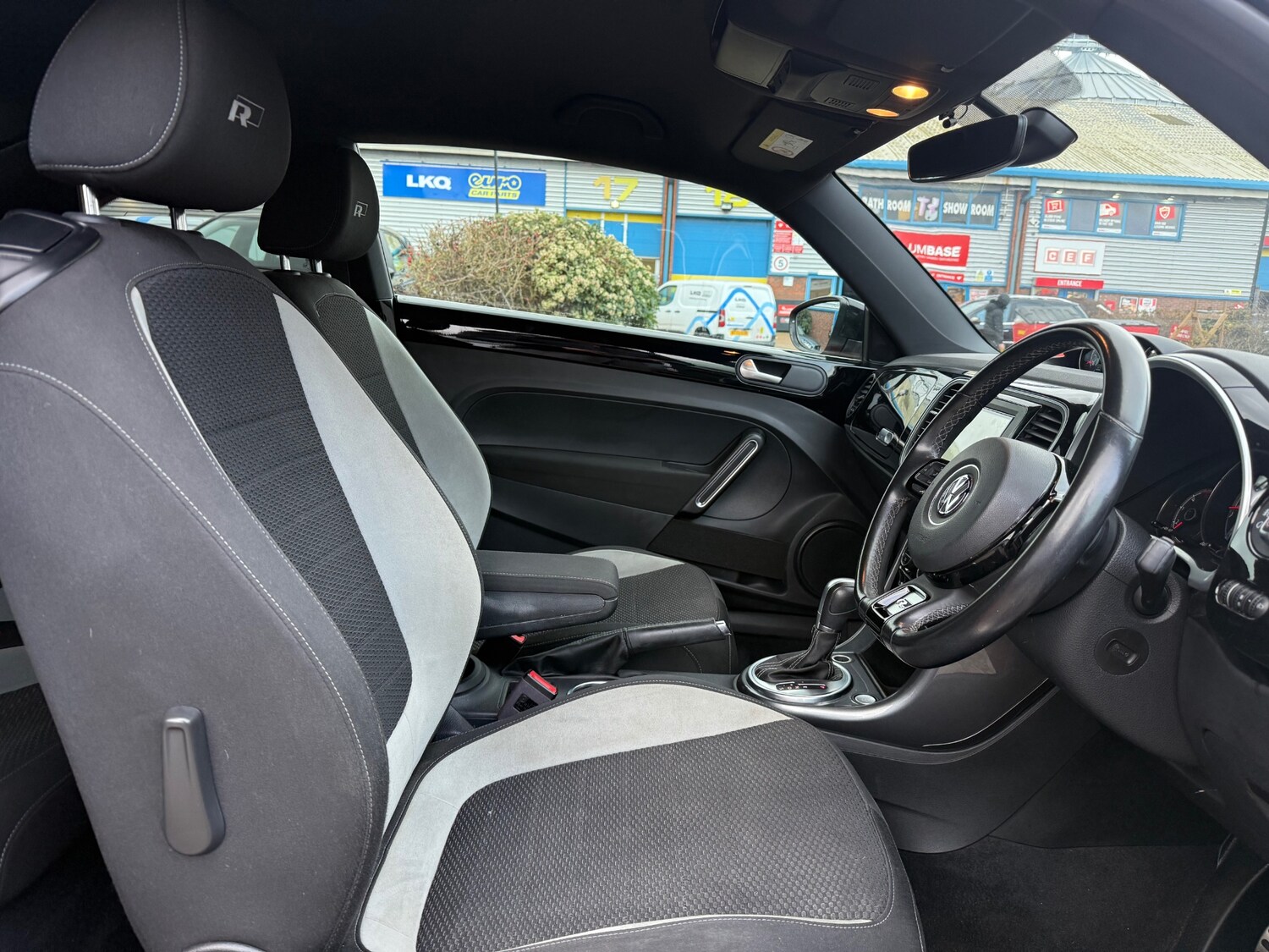 Used Volkswagen Beetle 2018 for sale - 77088275: Photo 52