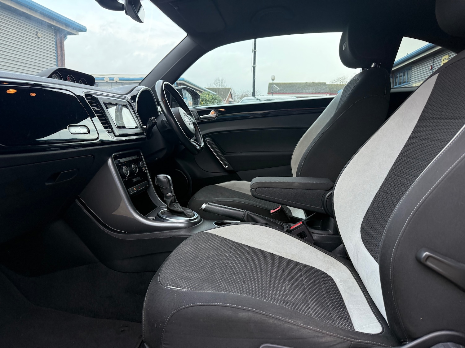 Used Volkswagen Beetle 2018 for sale - 77088275: Photo 61